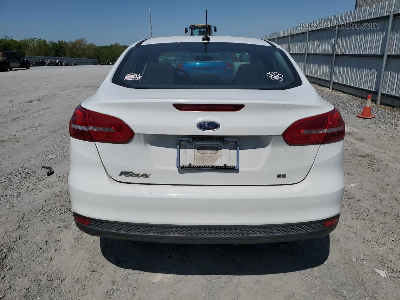 2018 Ford Focus Se White vin: 1FADP3F2XJL324764