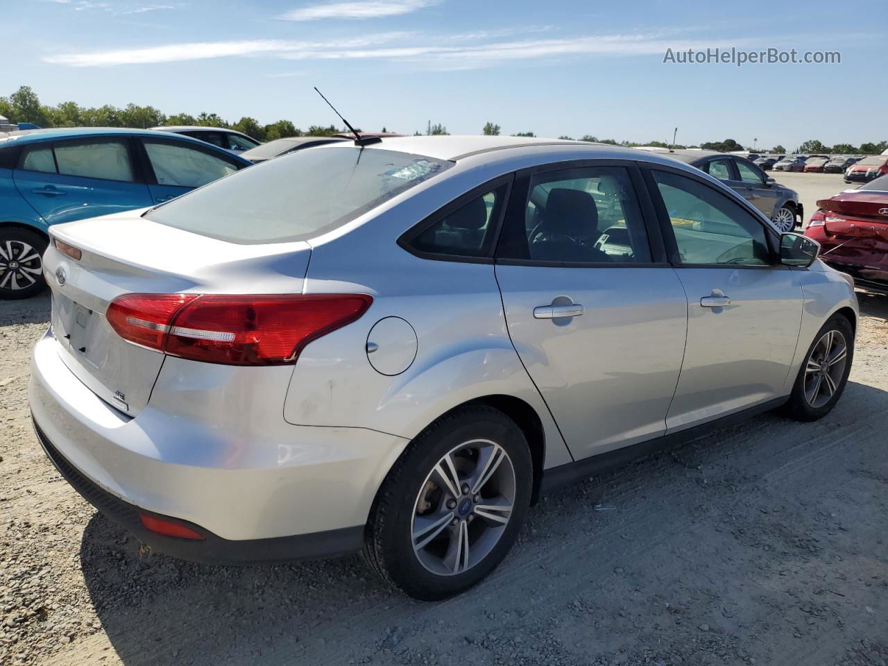 2018 Ford Focus Se Silver vin: 1FADP3FE3JL223902