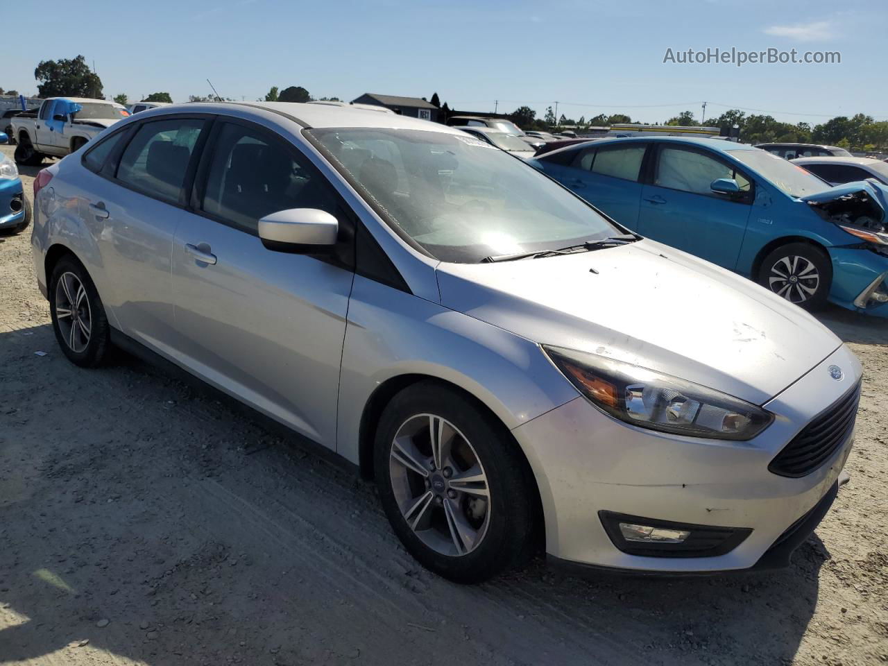 2018 Ford Focus Se Silver vin: 1FADP3FE3JL223902