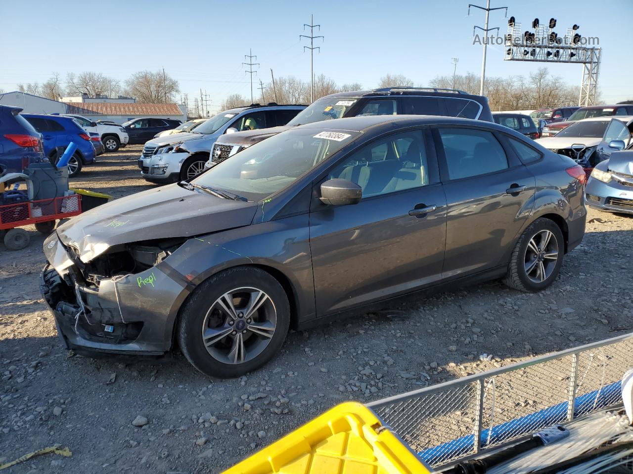 2018 Ford Focus Se Silver vin: 1FADP3FE4JL222368