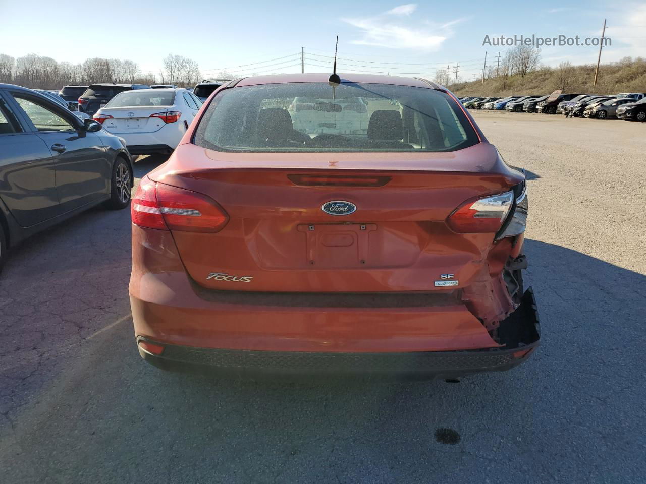 2018 Ford Focus Se Orange vin: 1FADP3FE5JL240684