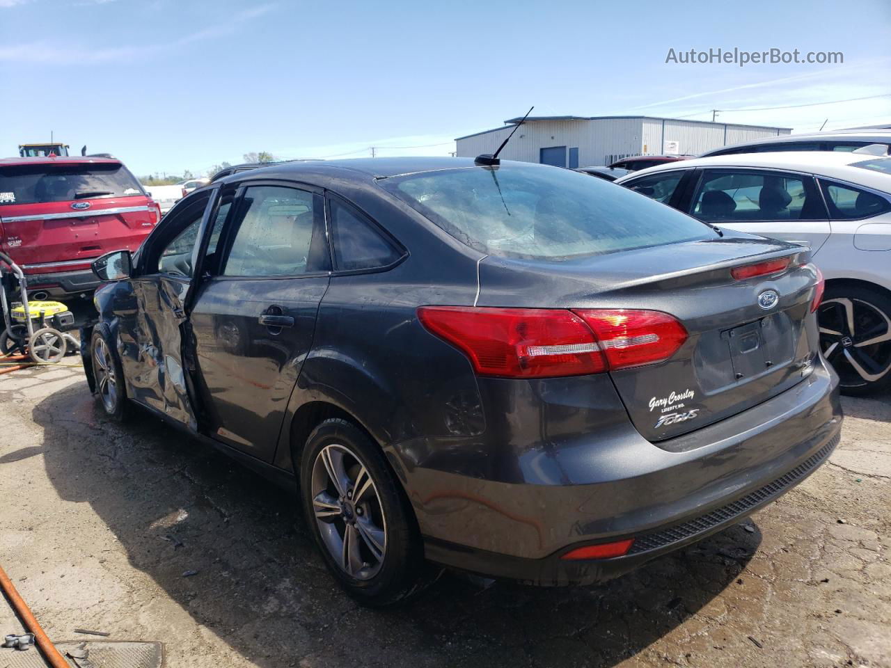 2018 Ford Focus Se Gray vin: 1FADP3FE5JL260000