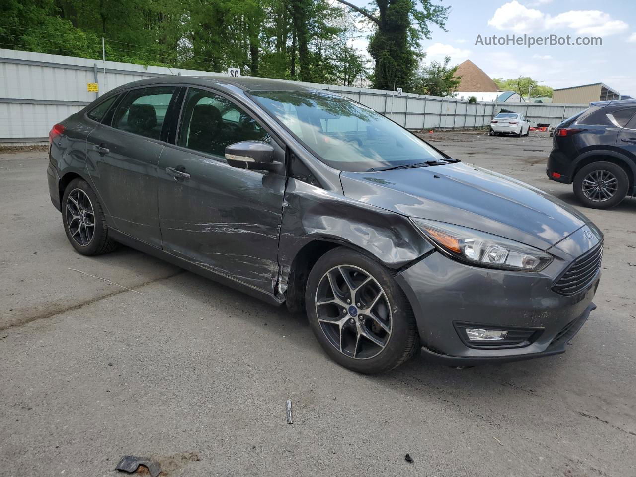 2017 Ford Focus Se Gray vin: 1FADP3FE6HL235326