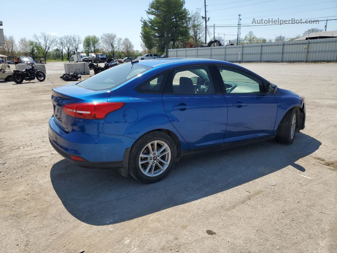 2018 Ford Focus Se Blue vin: 1FADP3FE6JL265142