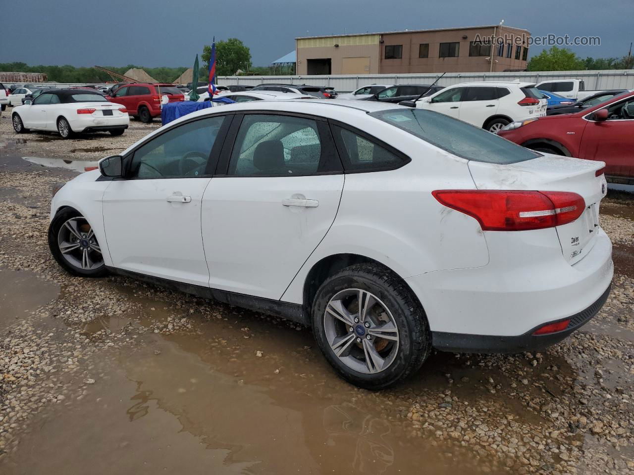 2018 Ford Focus Se White vin: 1FADP3FE7JL223398