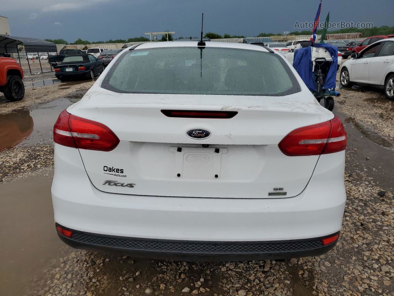 2018 Ford Focus Se White vin: 1FADP3FE7JL223398