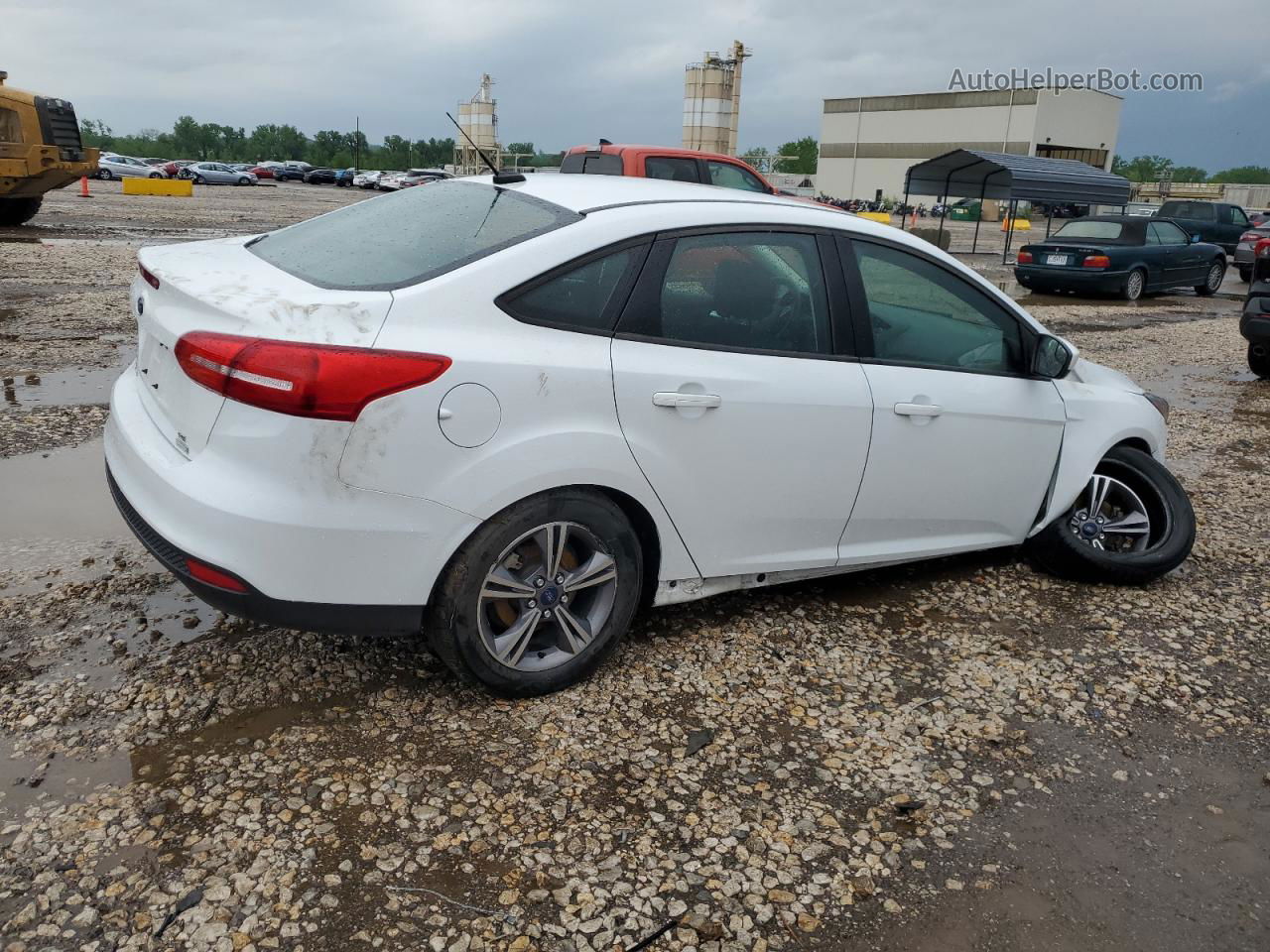 2018 Ford Focus Se White vin: 1FADP3FE7JL223398