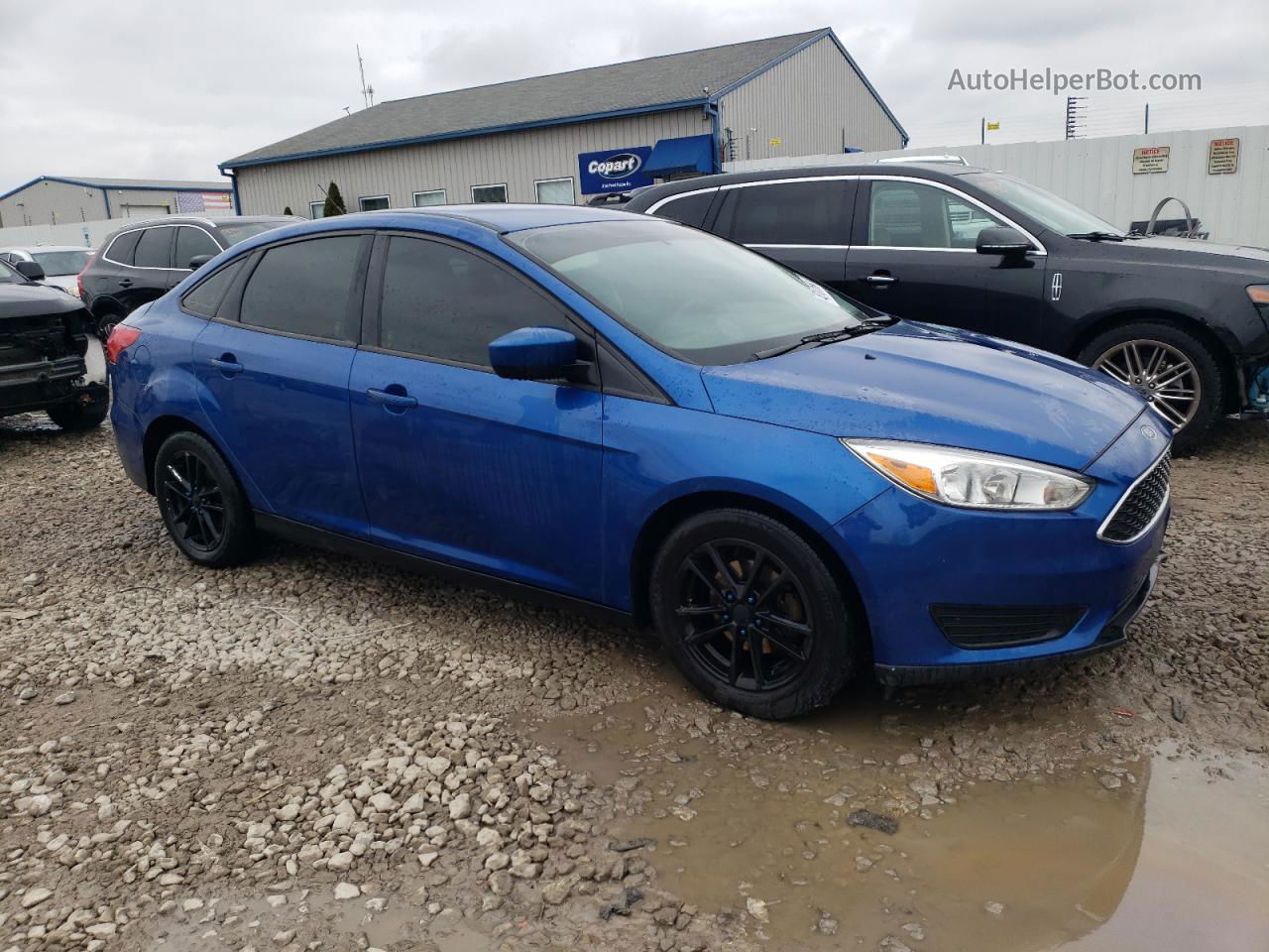 2018 Ford Focus Se Blue vin: 1FADP3FE7JL310511