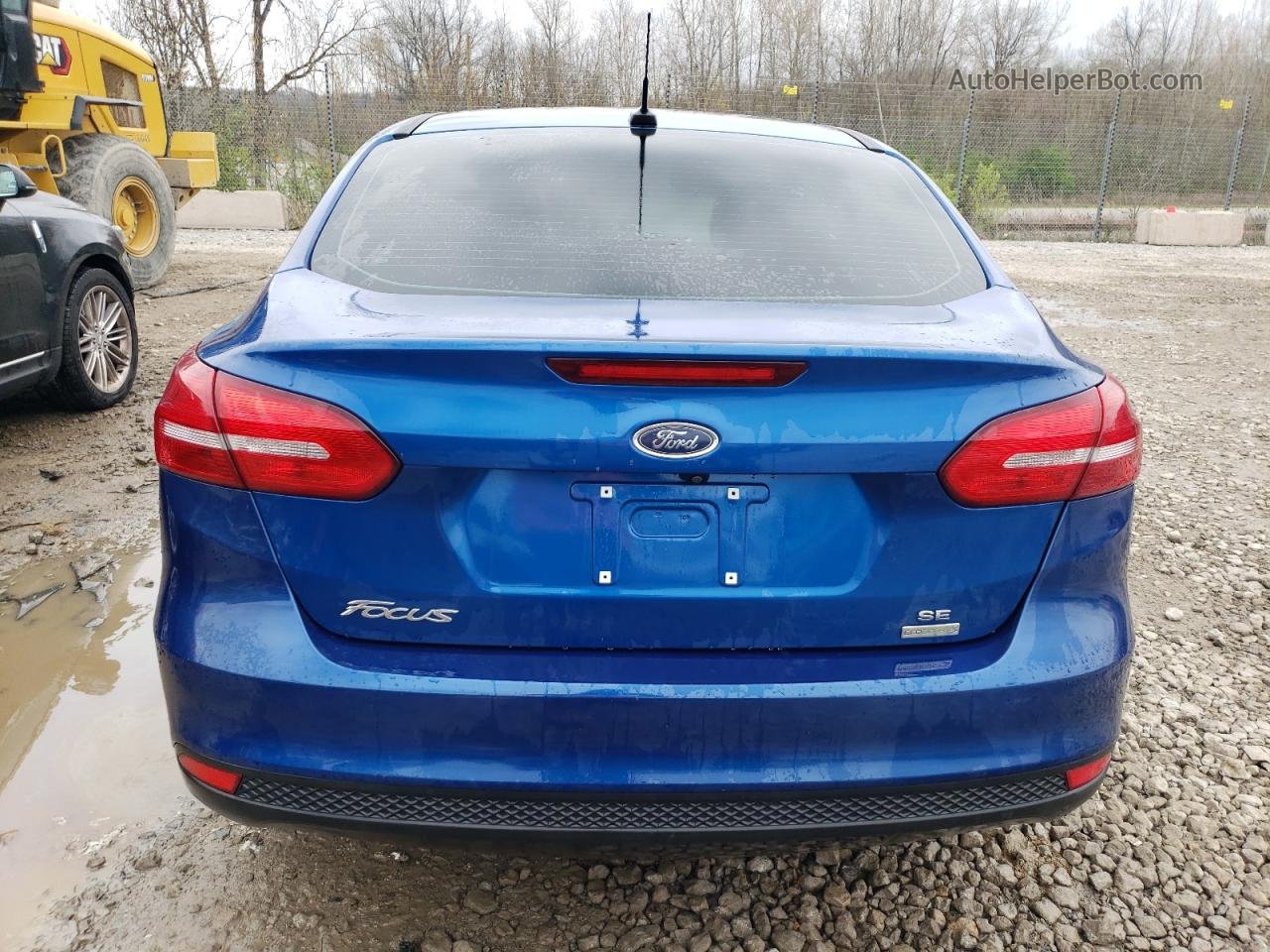 2018 Ford Focus Se Blue vin: 1FADP3FE7JL310511