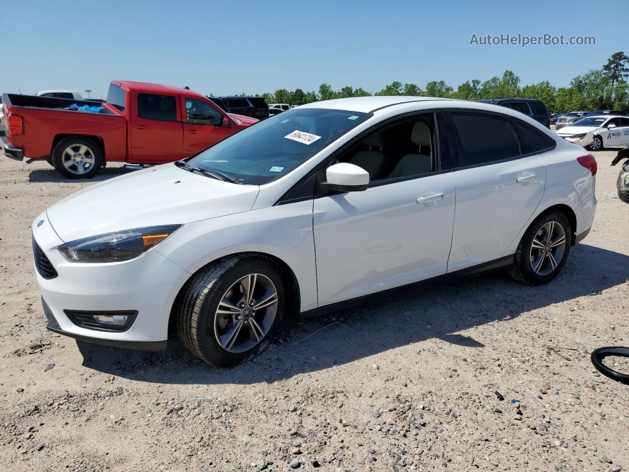 2018 Ford Focus Se White vin: 1FADP3FE7JL311240