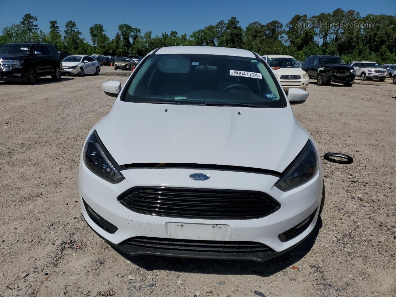 2018 Ford Focus Se White vin: 1FADP3FE7JL311240