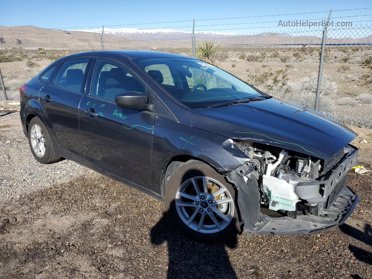 2018 Ford Focus Se Gray vin: 1FADP3FE7JL313151