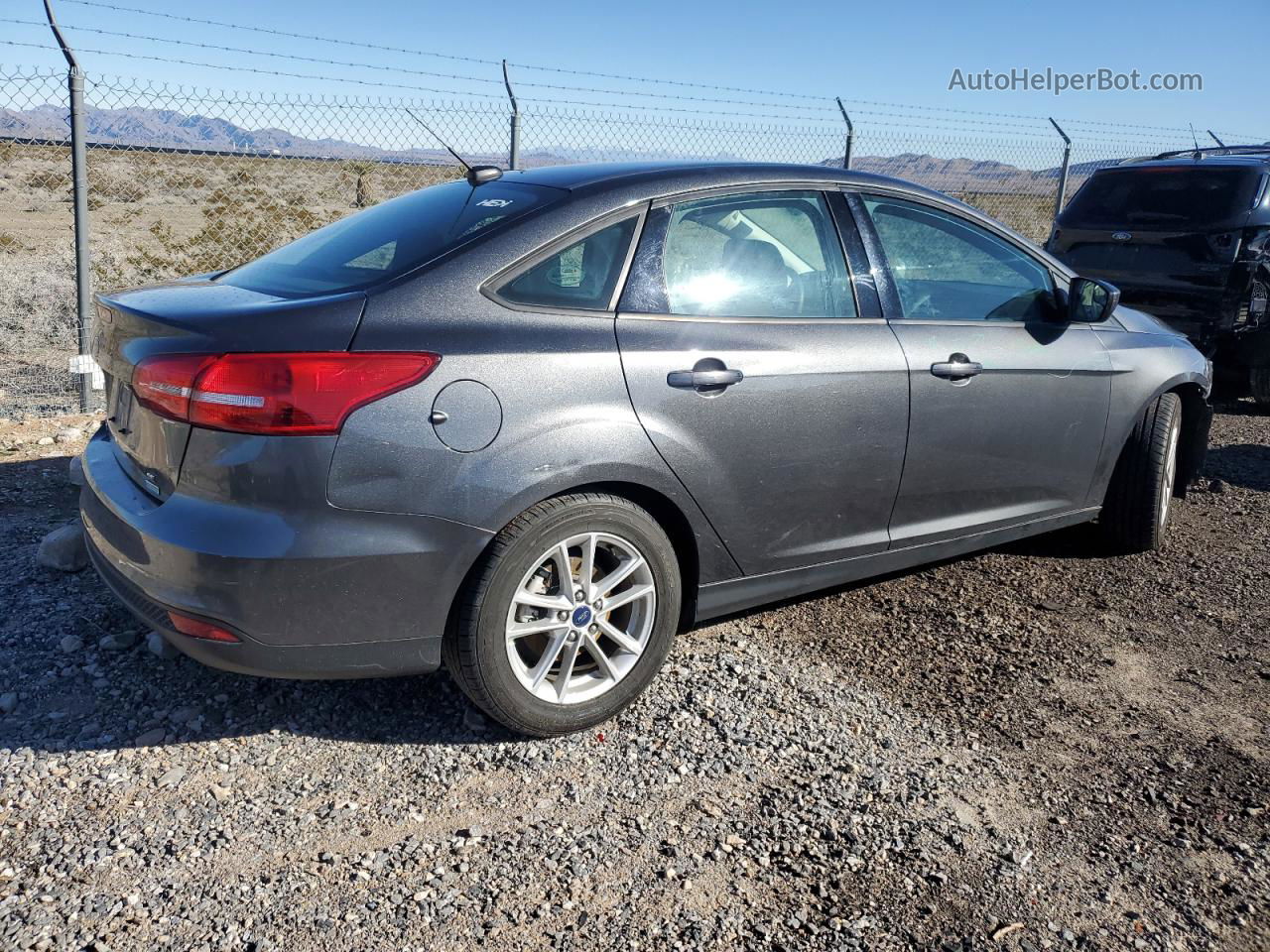 2018 Ford Focus Se Gray vin: 1FADP3FE7JL313151