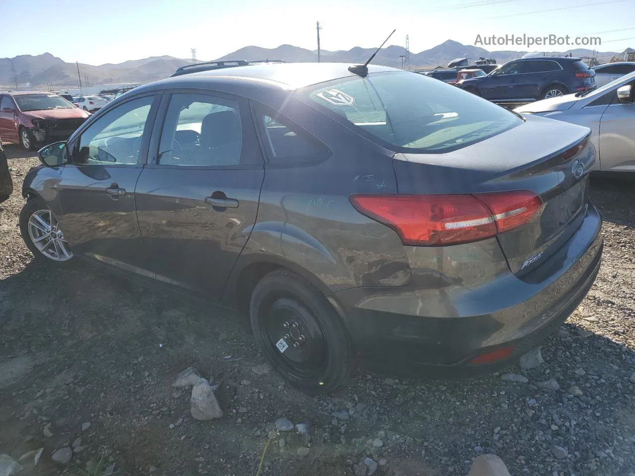 2018 Ford Focus Se Gray vin: 1FADP3FE7JL313151