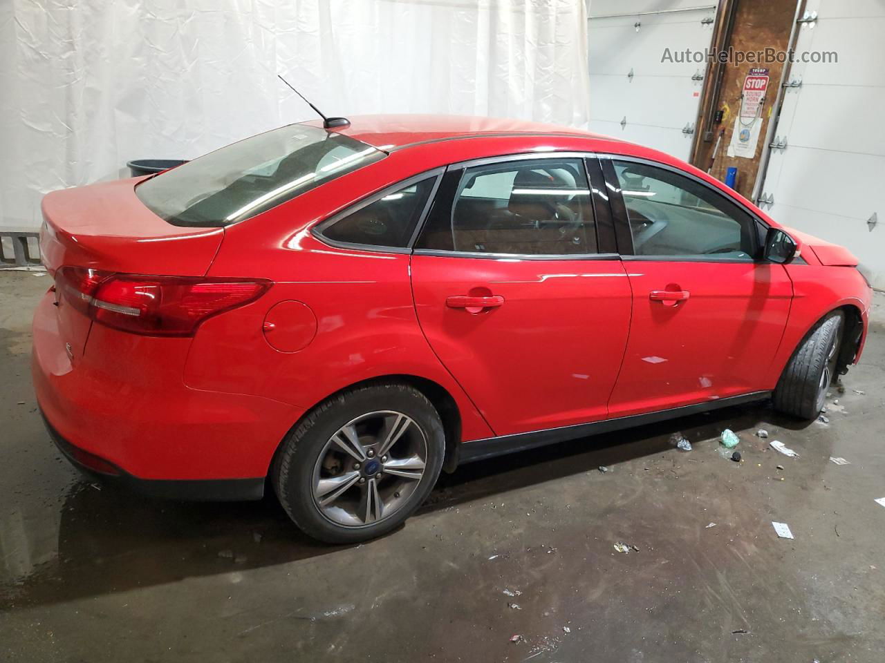 2017 Ford Focus Se Red vin: 1FADP3FE8HL289596