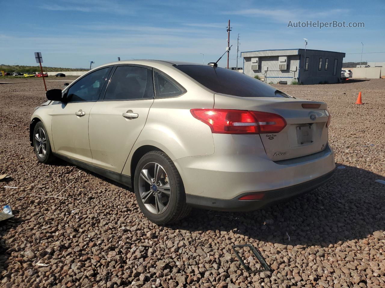 2017 Ford Focus Se Beige vin: 1FADP3FE8HL314691