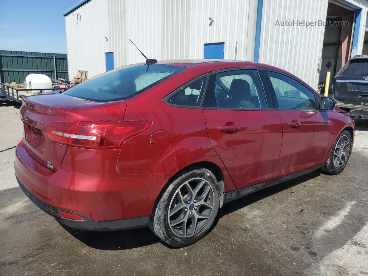 2017 Ford Focus Se Red vin: 1FADP3FE8HL332415