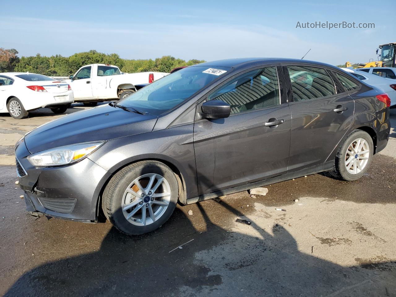 2018 Ford Focus Se Gray vin: 1FADP3FE8JL222597