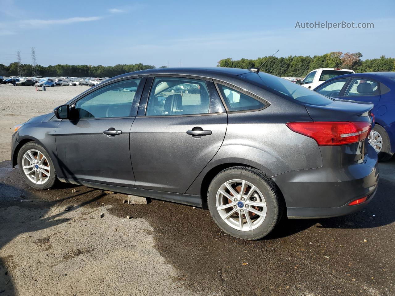 2018 Ford Focus Se Gray vin: 1FADP3FE8JL222597