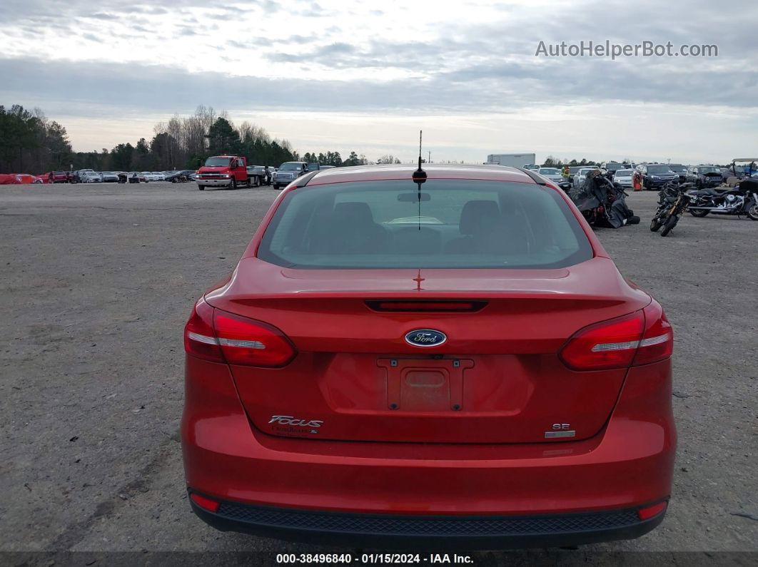 2018 Ford Focus Se Red vin: 1FADP3FE8JL238279