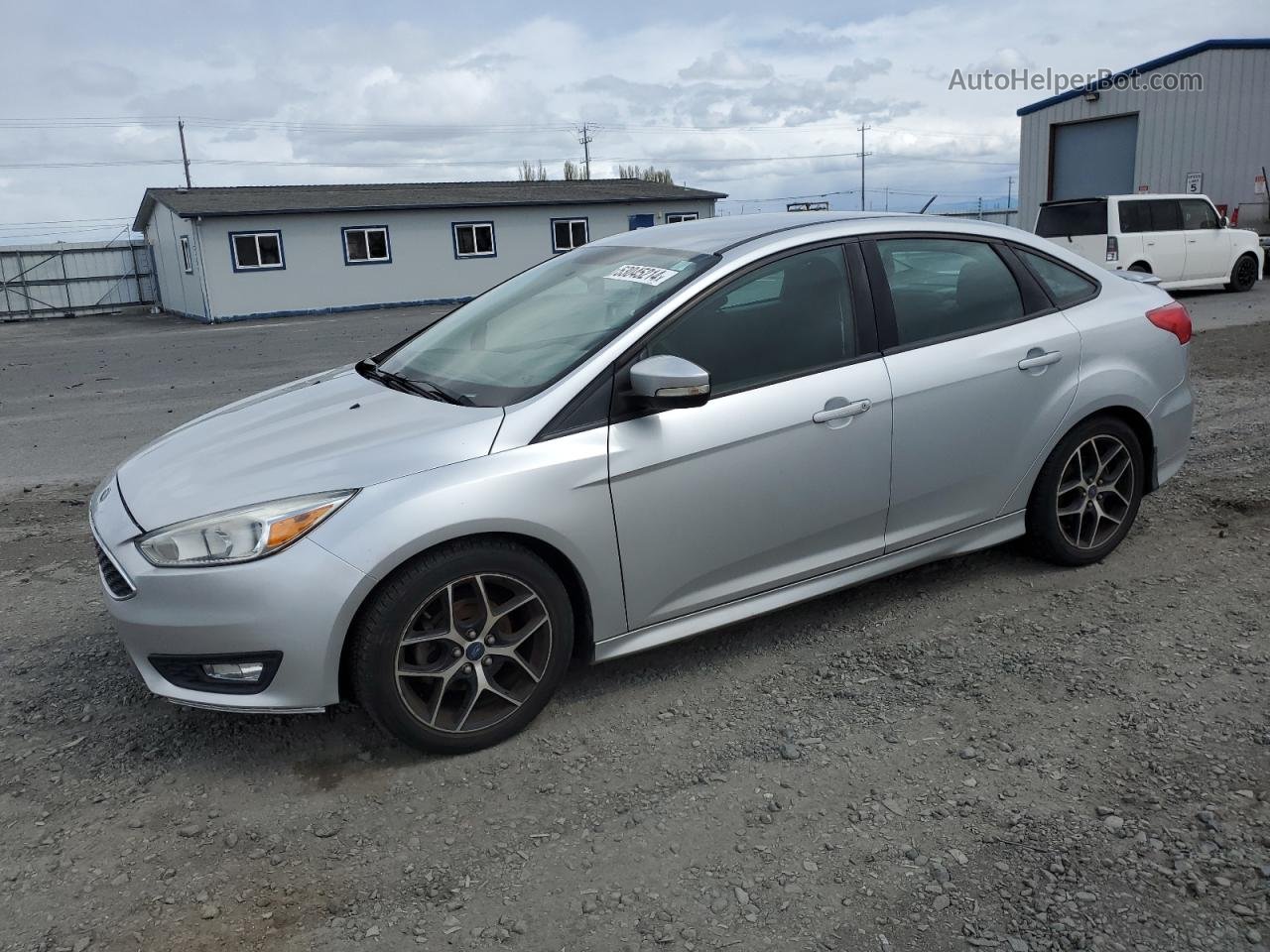 2015 Ford Focus Se Серебряный vin: 1FADP3FE9FL222549