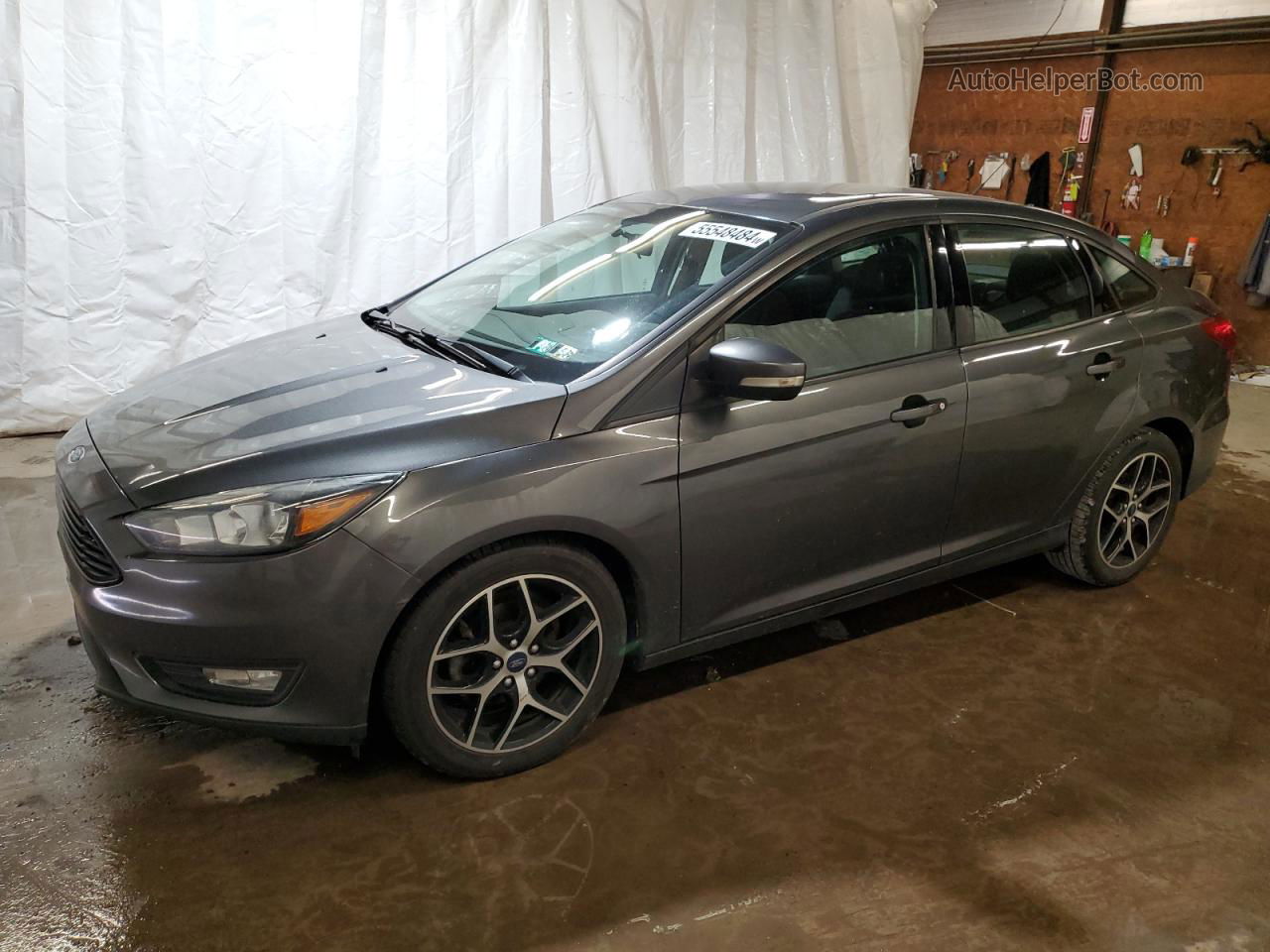 2018 Ford Focus Se Gray vin: 1FADP3FEXJL298645