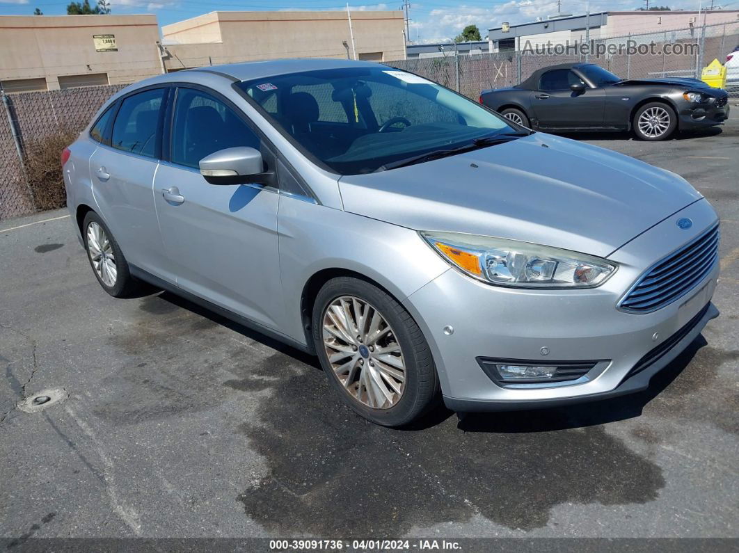 2015 Ford Focus Titanium Серебряный vin: 1FADP3J22FL337913