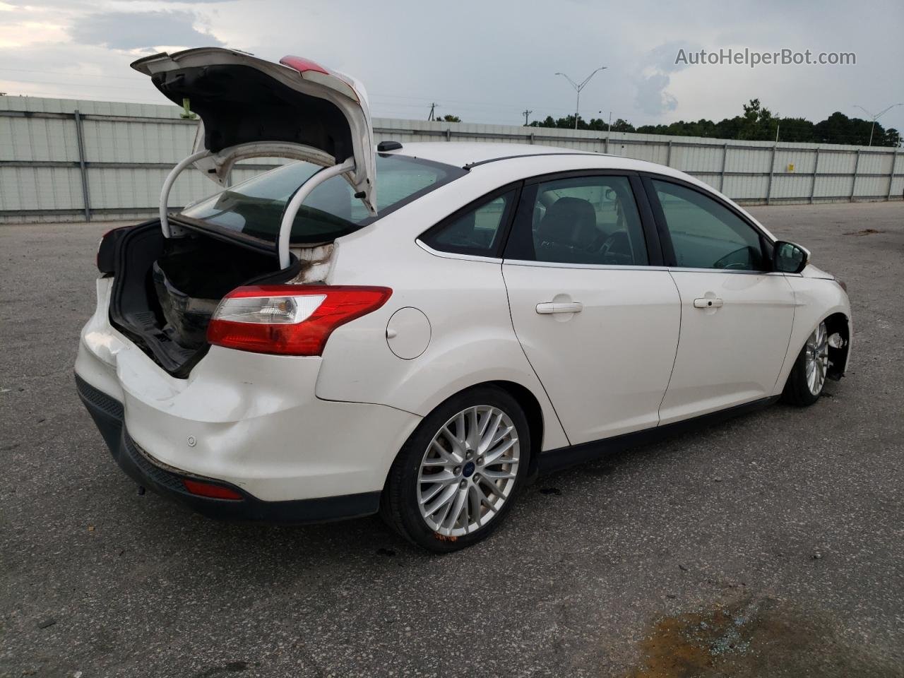 2014 Ford Focus Titanium White vin: 1FADP3J24EL403036