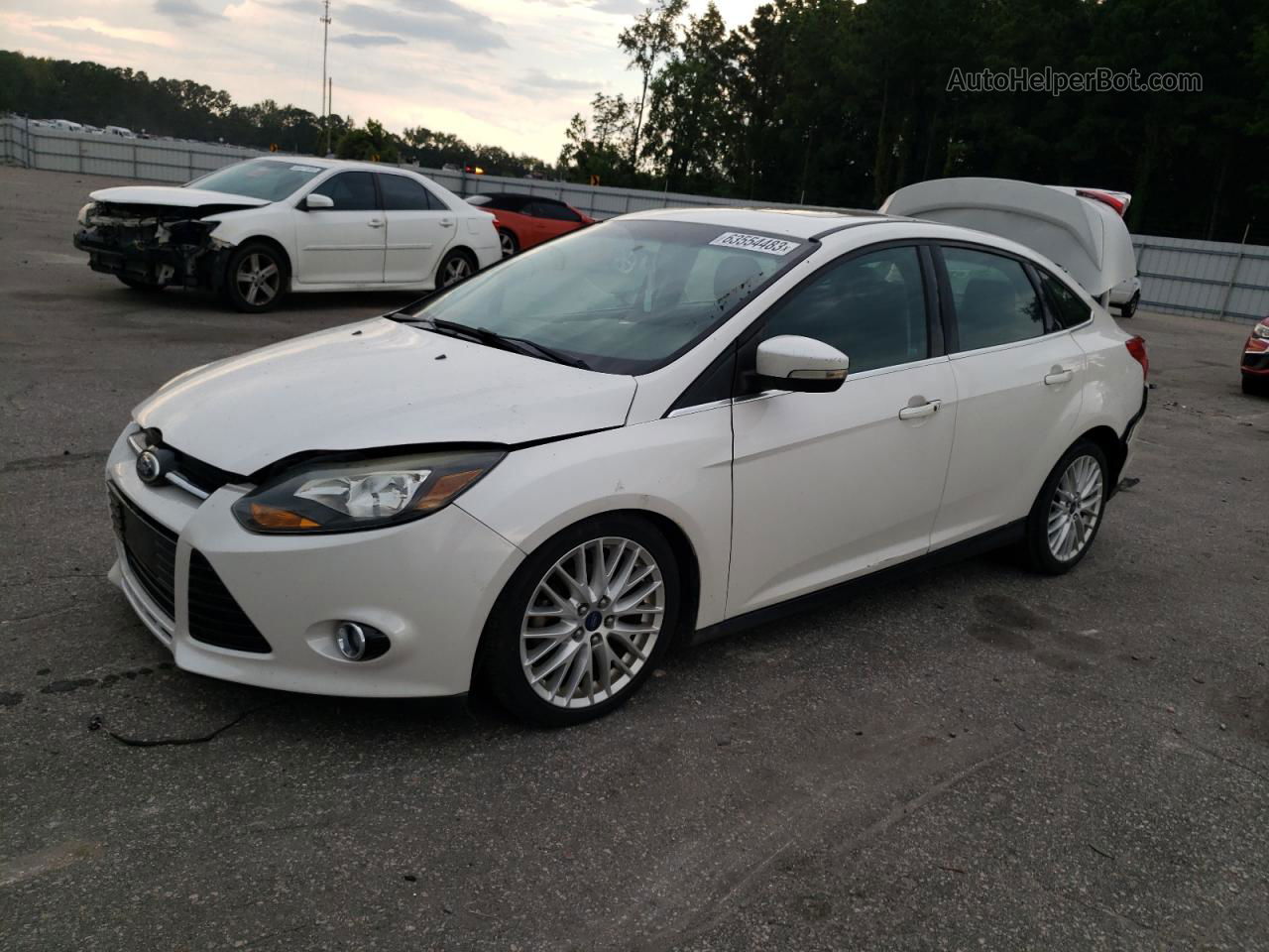 2014 Ford Focus Titanium White vin: 1FADP3J24EL403036