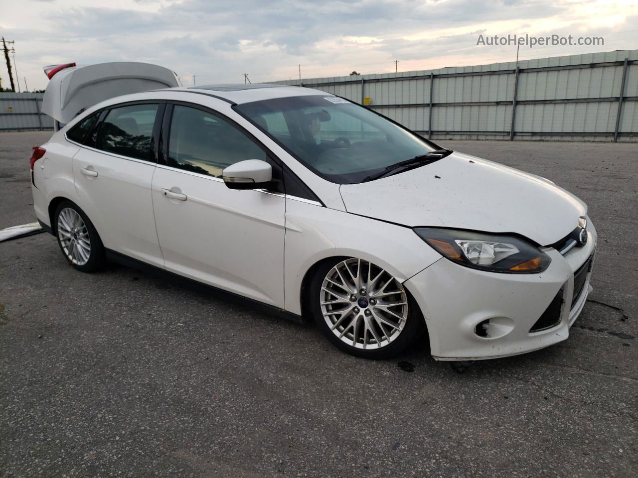 2014 Ford Focus Titanium White vin: 1FADP3J24EL403036