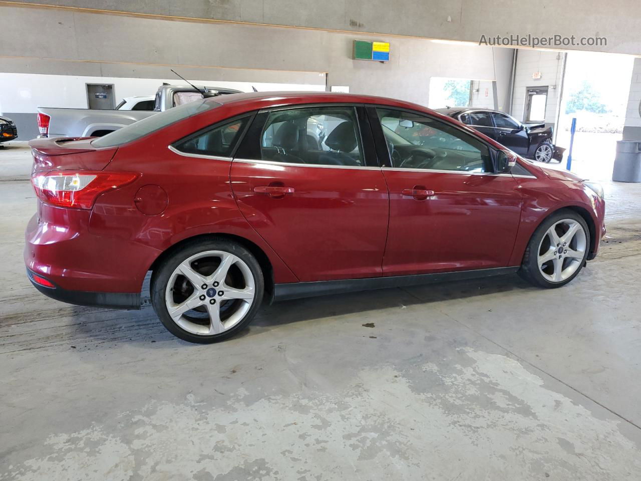 2014 Ford Focus Titanium Красный vin: 1FADP3J25EL127594