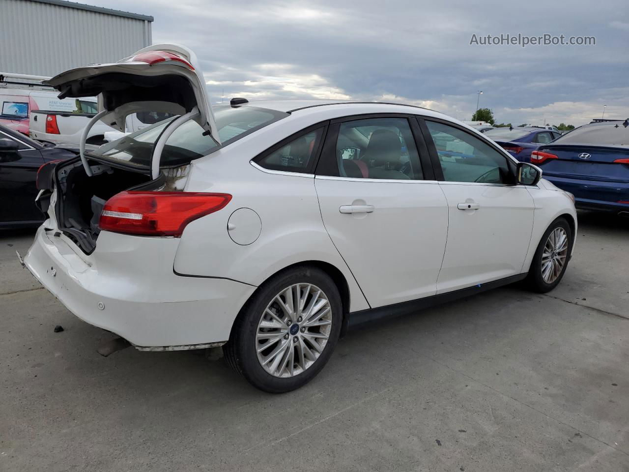 2016 Ford Focus Titanium White vin: 1FADP3J29GL363037