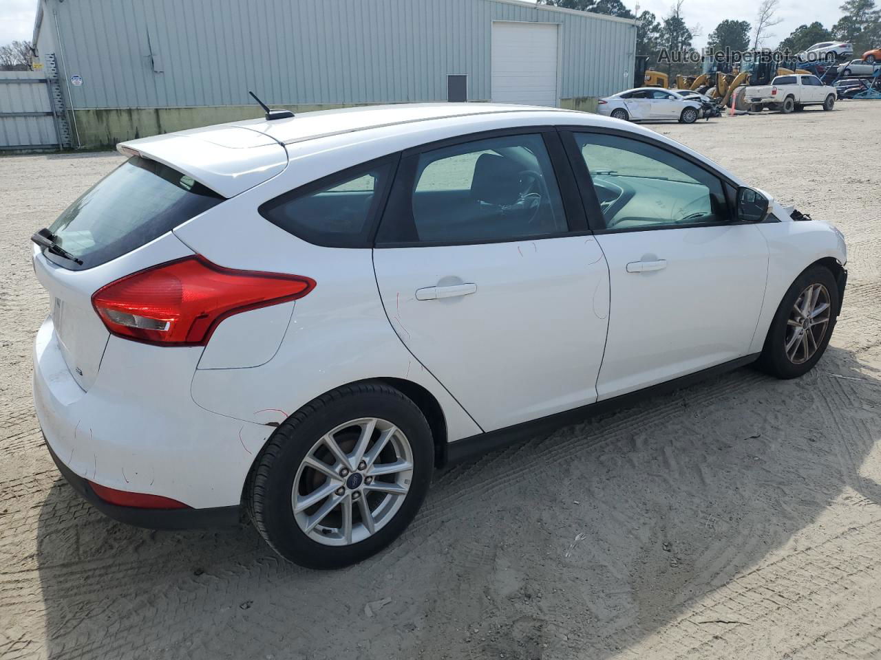 2015 Ford Focus Se White vin: 1FADP3K20FL328707