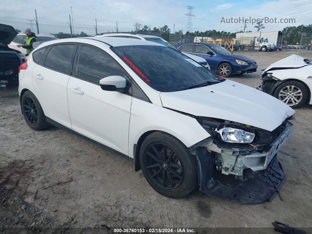 2016 Ford Focus Se White vin: 1FADP3K20GL255825