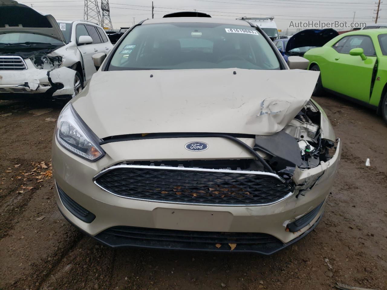 2018 Ford Focus Se Бежевый vin: 1FADP3K20JL231533