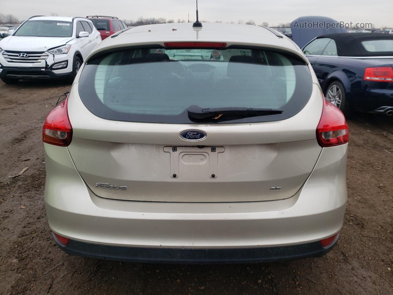 2018 Ford Focus Se Beige vin: 1FADP3K20JL231533