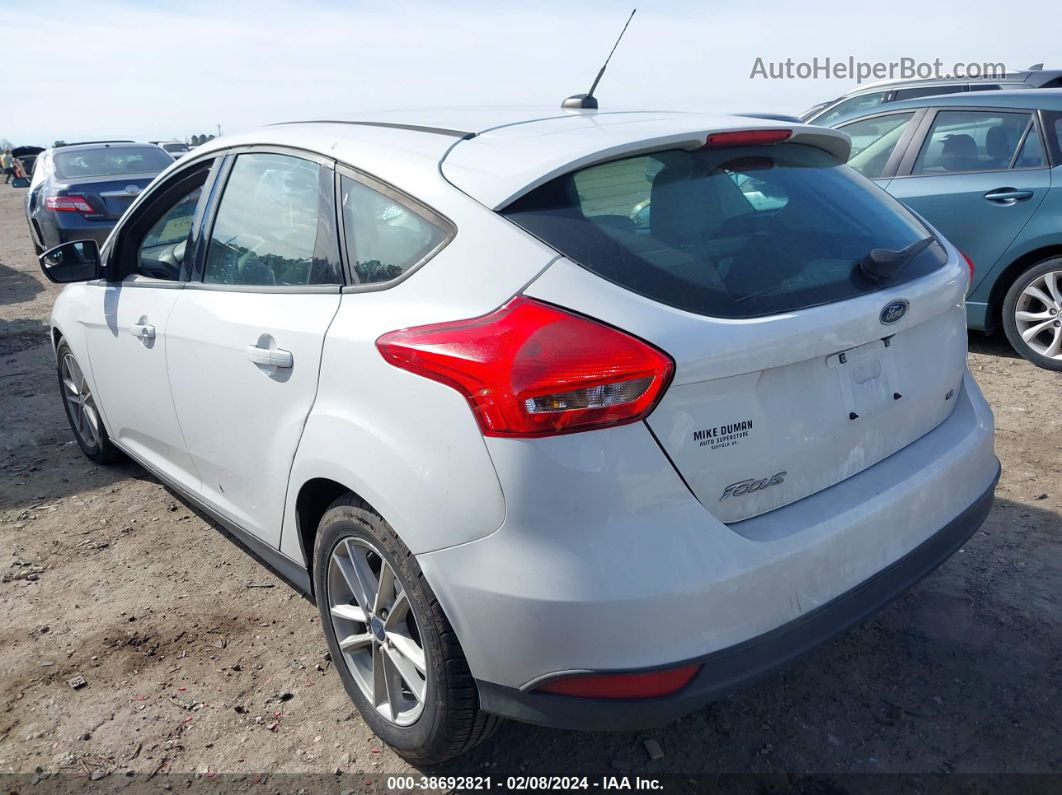 2018 Ford Focus Se White vin: 1FADP3K20JL251720