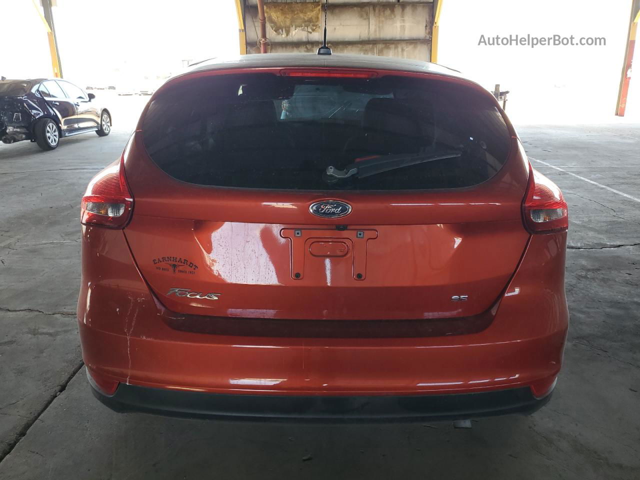 2018 Ford Focus Se Orange vin: 1FADP3K20JL304156