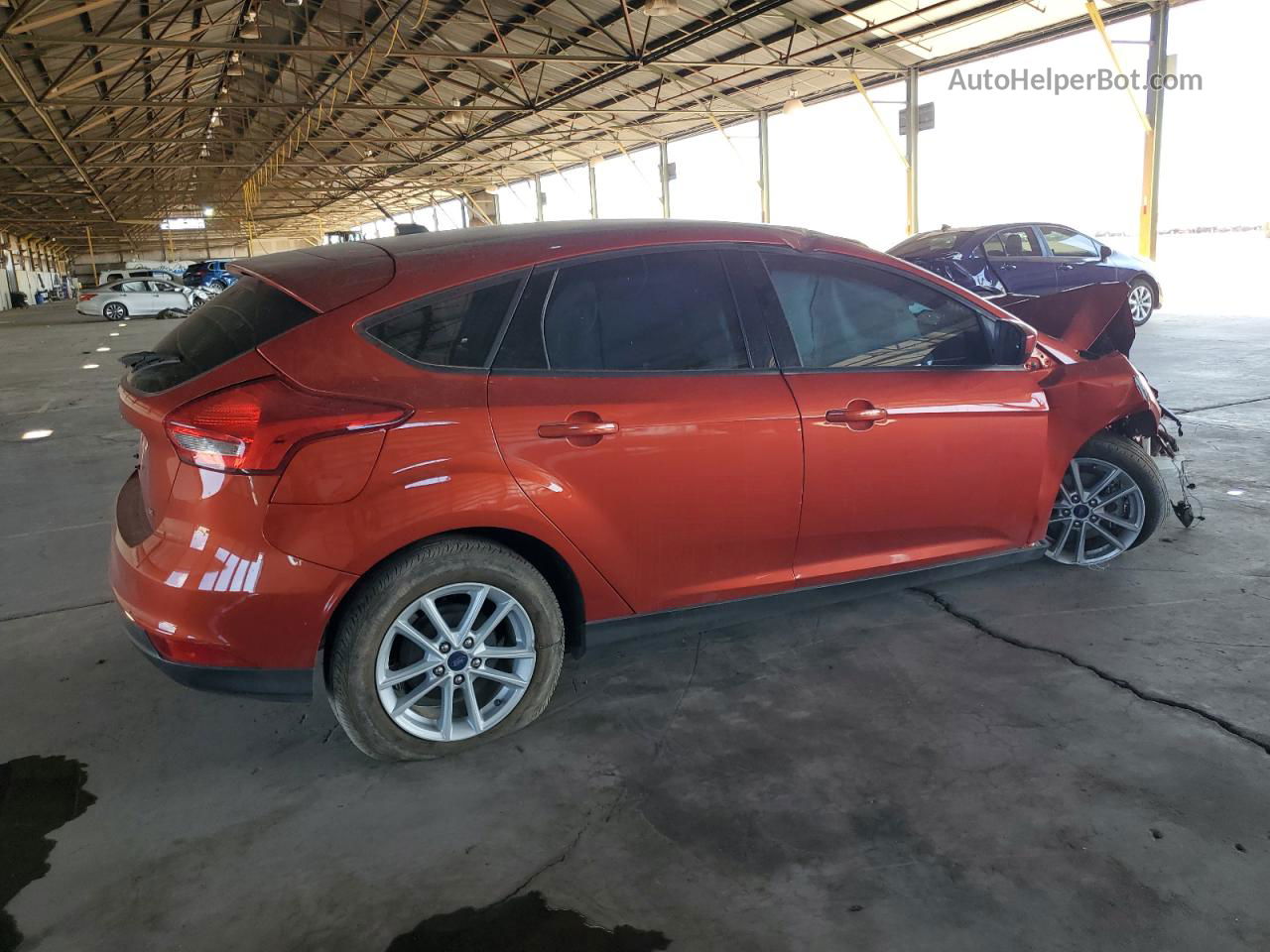 2018 Ford Focus Se Orange vin: 1FADP3K20JL304156