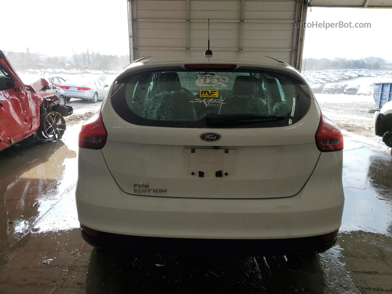 2018 Ford Focus Se White vin: 1FADP3K20JL327002