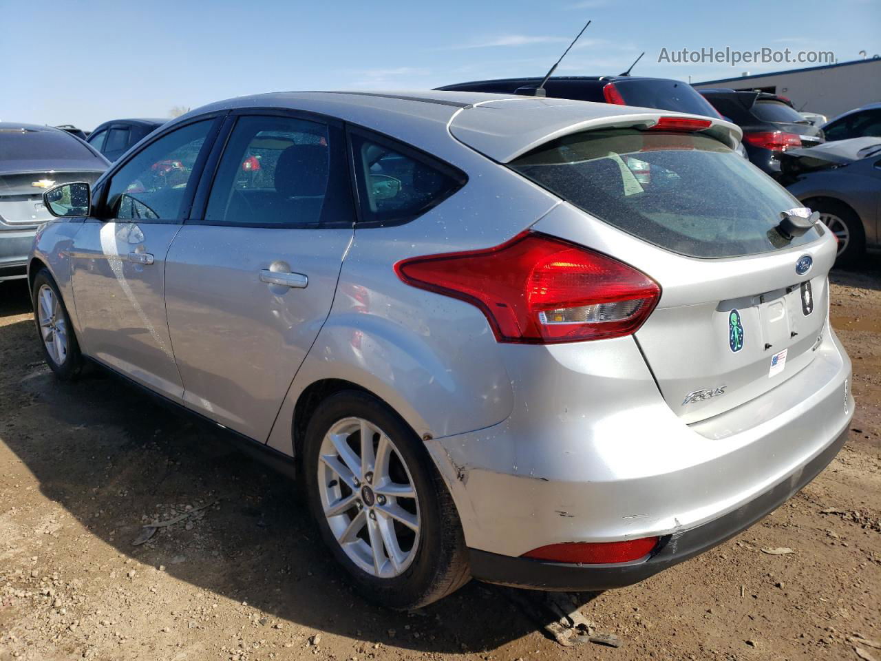 2016 Ford Focus Se Серебряный vin: 1FADP3K21GL310945