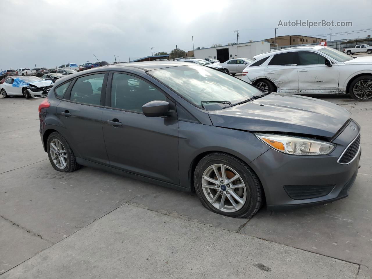 2018 Ford Focus Se Gray vin: 1FADP3K21JL315411