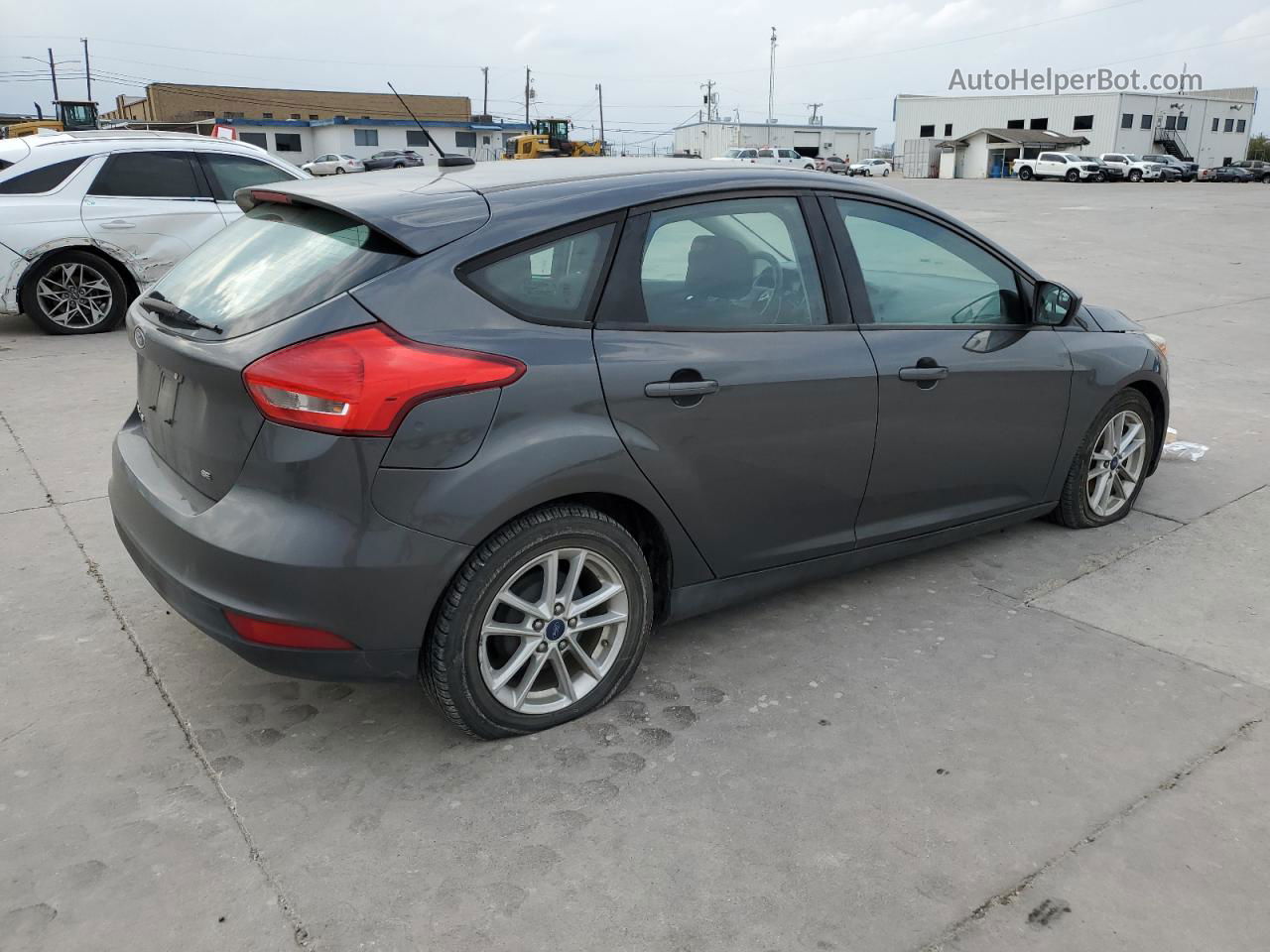 2018 Ford Focus Se Gray vin: 1FADP3K21JL315411