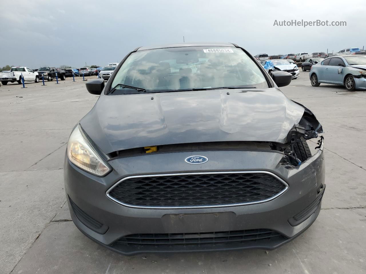 2018 Ford Focus Se Gray vin: 1FADP3K21JL315411