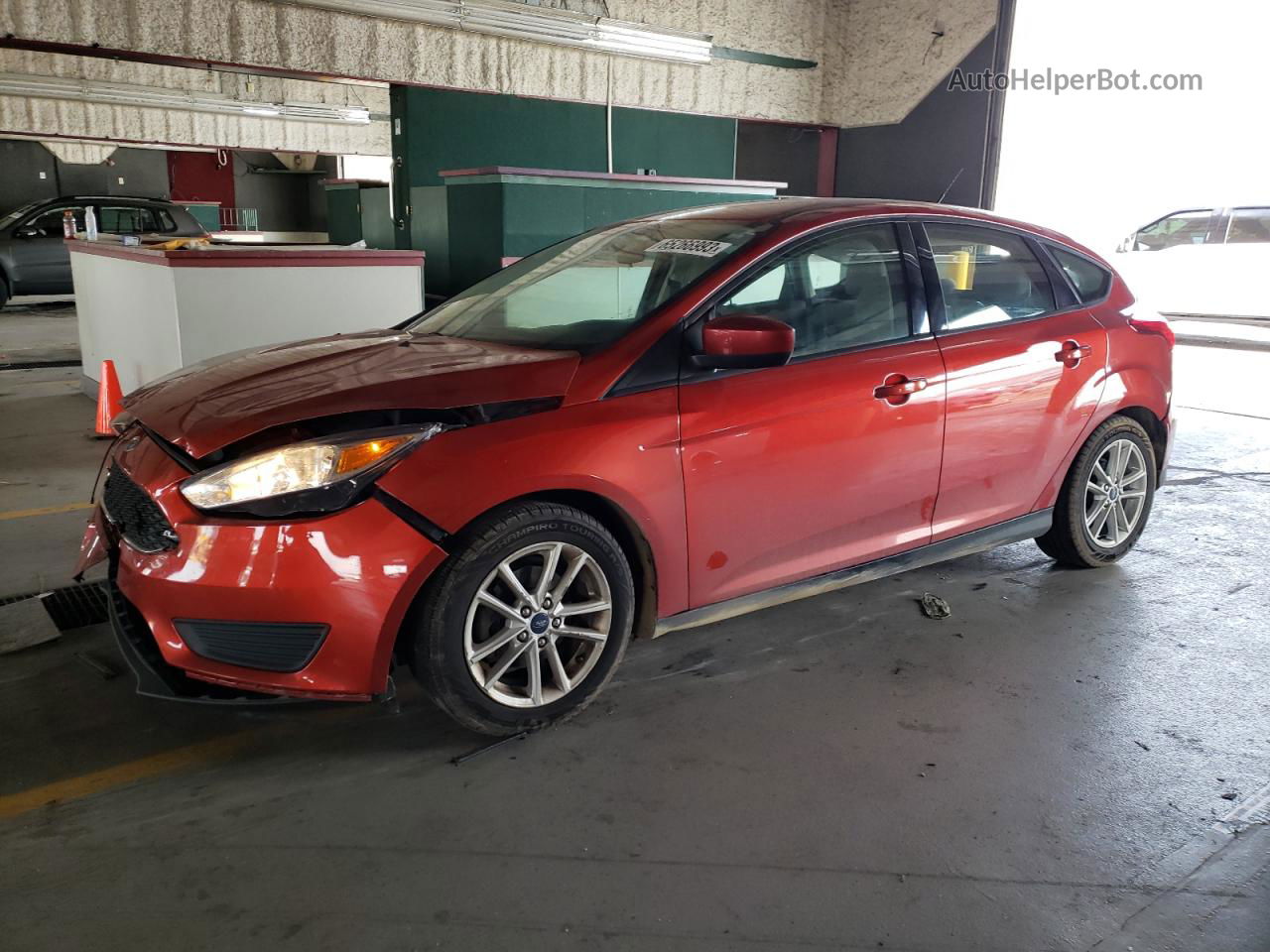 2018 Ford Focus Se Red vin: 1FADP3K21JL327025