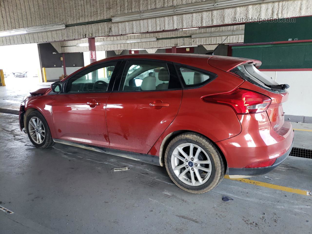 2018 Ford Focus Se Red vin: 1FADP3K21JL327025