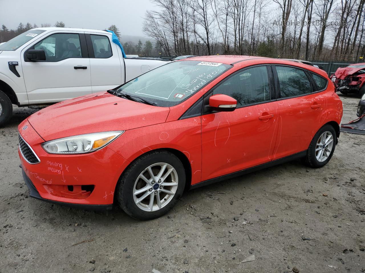 2015 Ford Focus Se Красный vin: 1FADP3K22FL226566