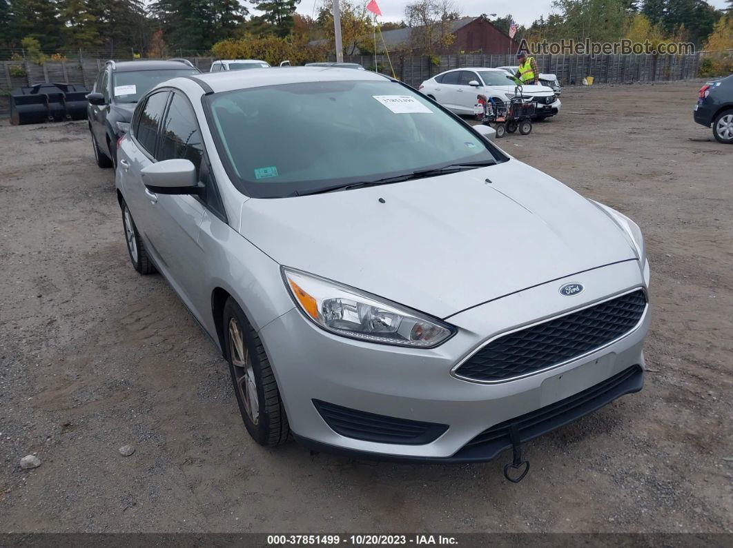 2018 Ford Focus Se Серебряный vin: 1FADP3K22JL262296