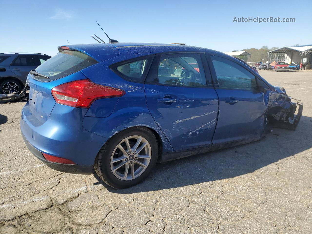 2018 Ford Focus Se Blue vin: 1FADP3K22JL291197