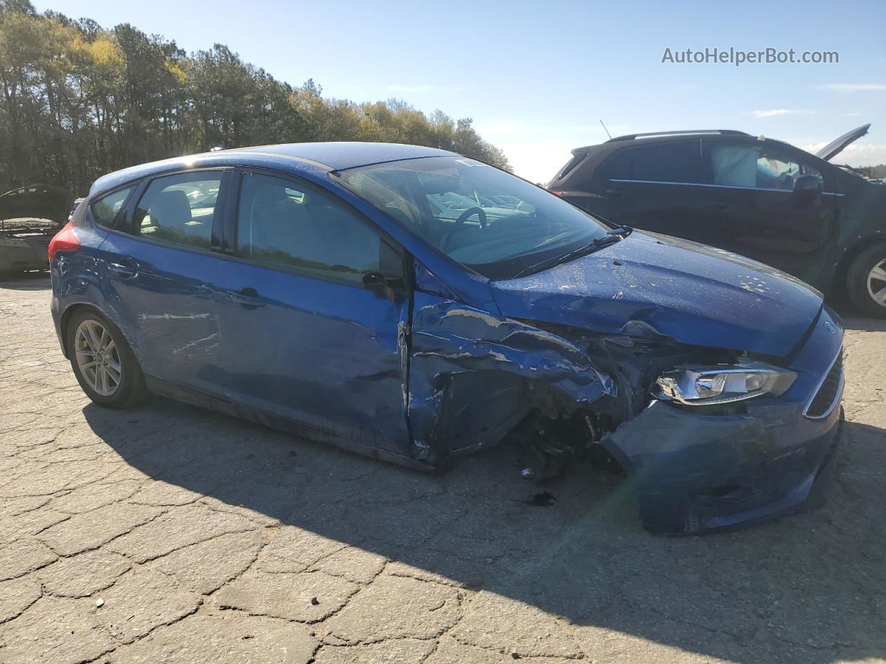 2018 Ford Focus Se Blue vin: 1FADP3K22JL291197